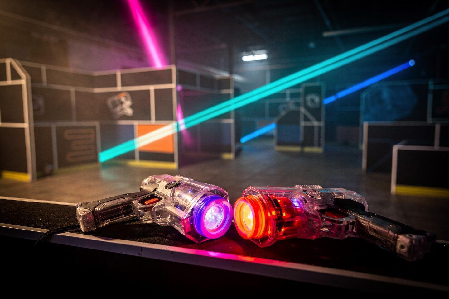 OUTGUN Lasertag: ↗️ Mobiles Lasertag, T-Shock, Firmenevent und Teambuilding Event als Paintball Alternative Stuttgart